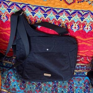 Baggallini Black Nylon Messenger Crossbody Bag